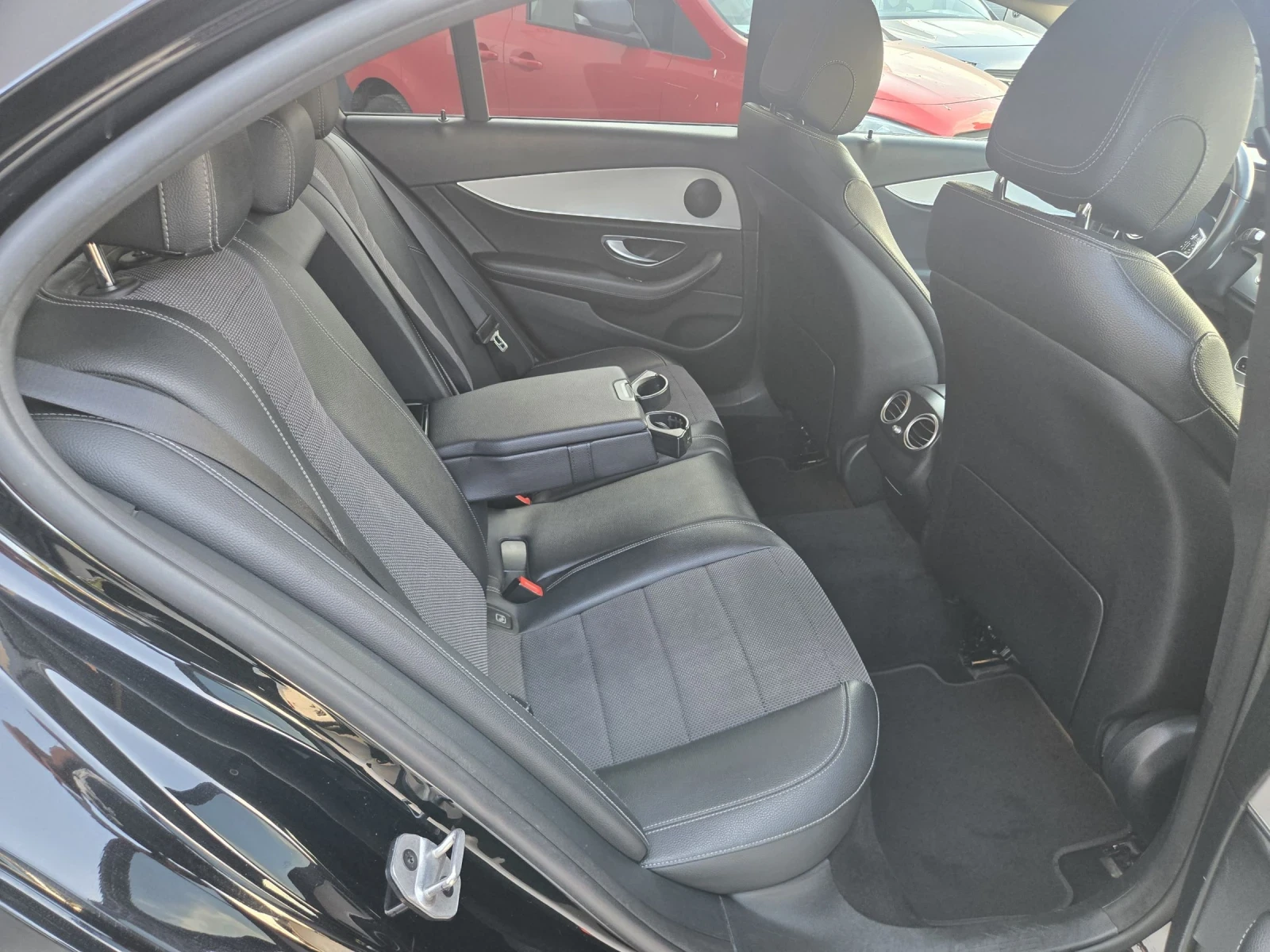 Mercedes-Benz E 220 Е 220 4MATIC, снимка 11 - Автомобили и джипове - 55352132