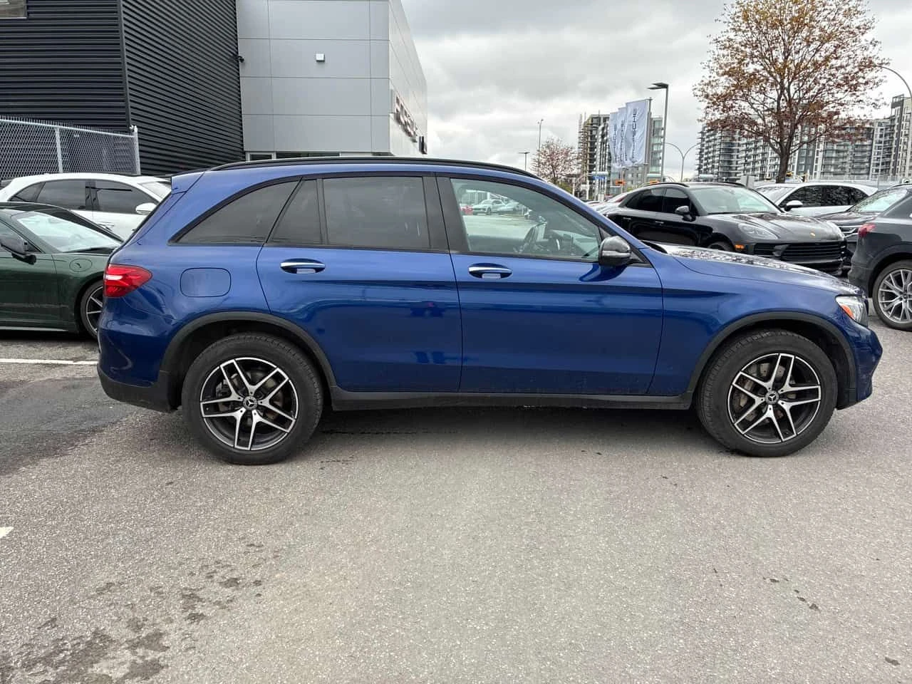 Mercedes-Benz GLC 300 * ПАНОРАМА * КАМЕРА * ПОДГРЕВИ, снимка 3 - Автомобили и джипове - 54562189