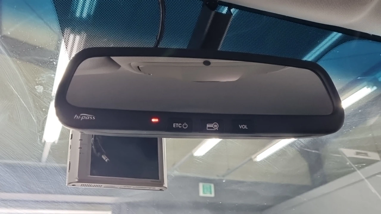 Hyundai Santa fe Diesel 2.0 2Wd Premium, снимка 13 - Автомобили и джипове - 56304089
