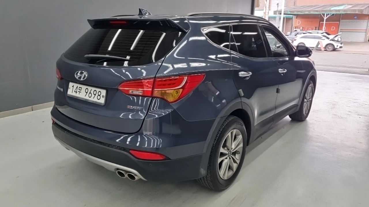 Hyundai Santa fe Diesel 2.0 2Wd Premium, снимка 2 - Автомобили и джипове - 56304089