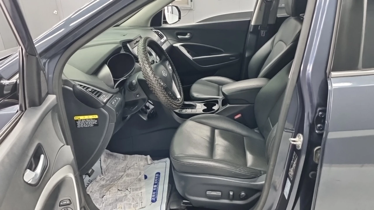 Hyundai Santa fe Diesel 2.0 2Wd Premium, снимка 7 - Автомобили и джипове - 56304089