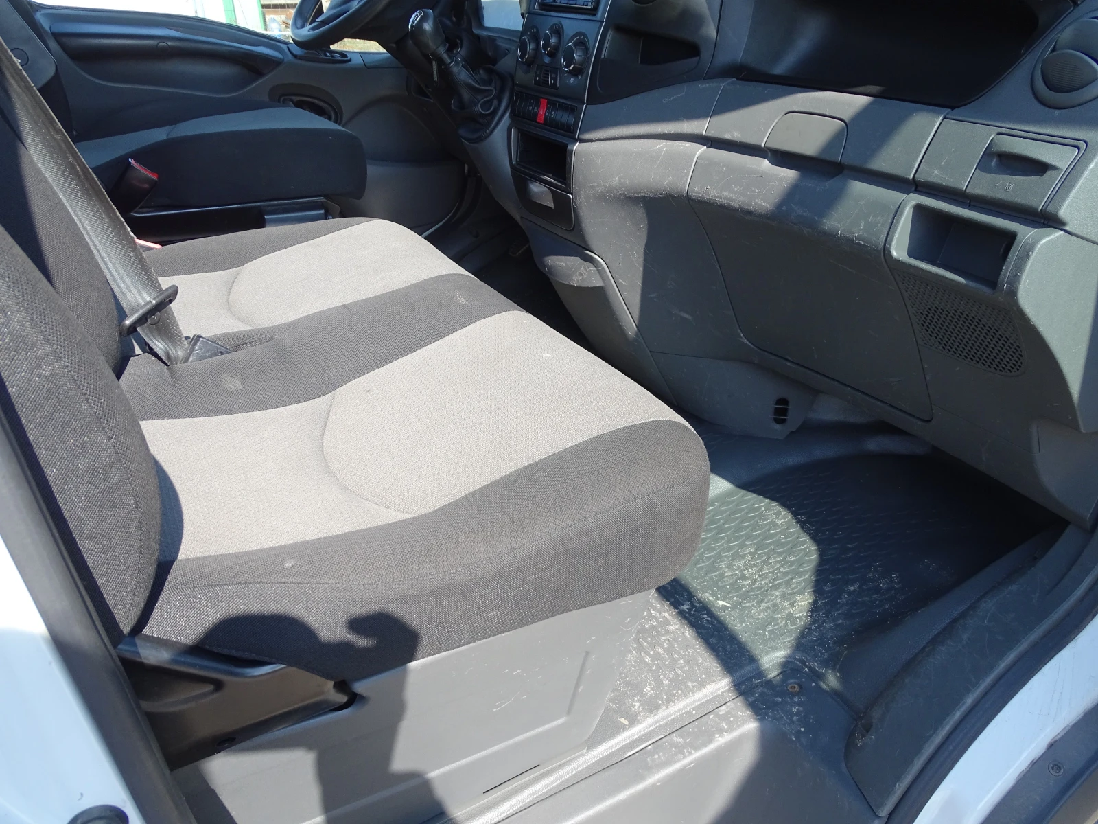 Iveco 35c17 КЛИМАТИК, снимка 15 - Бусове и автобуси - 53735443