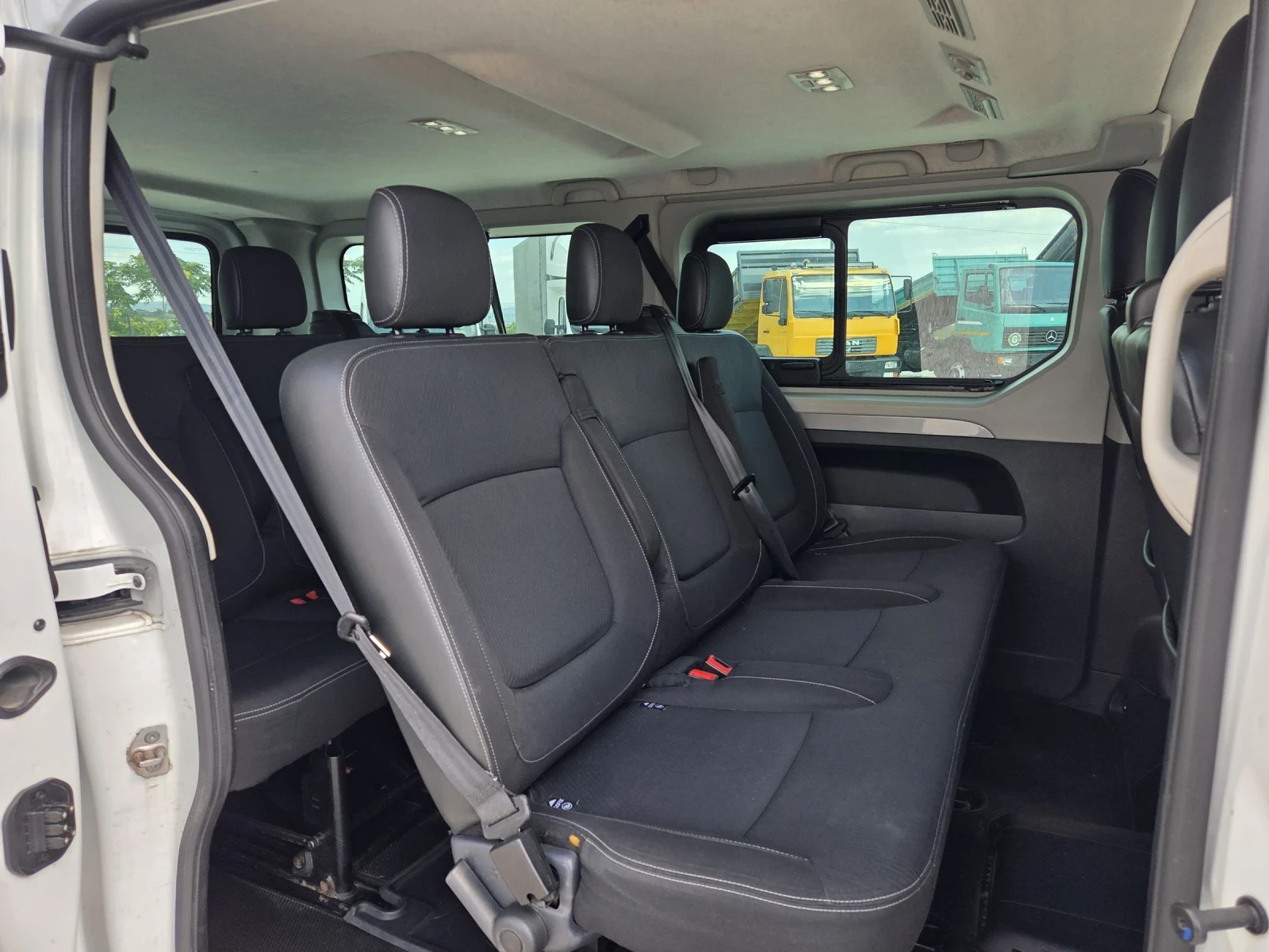 Renault Trafic Maxxi 2.0 dci, снимка 11 - Бусове и автобуси - 55464383