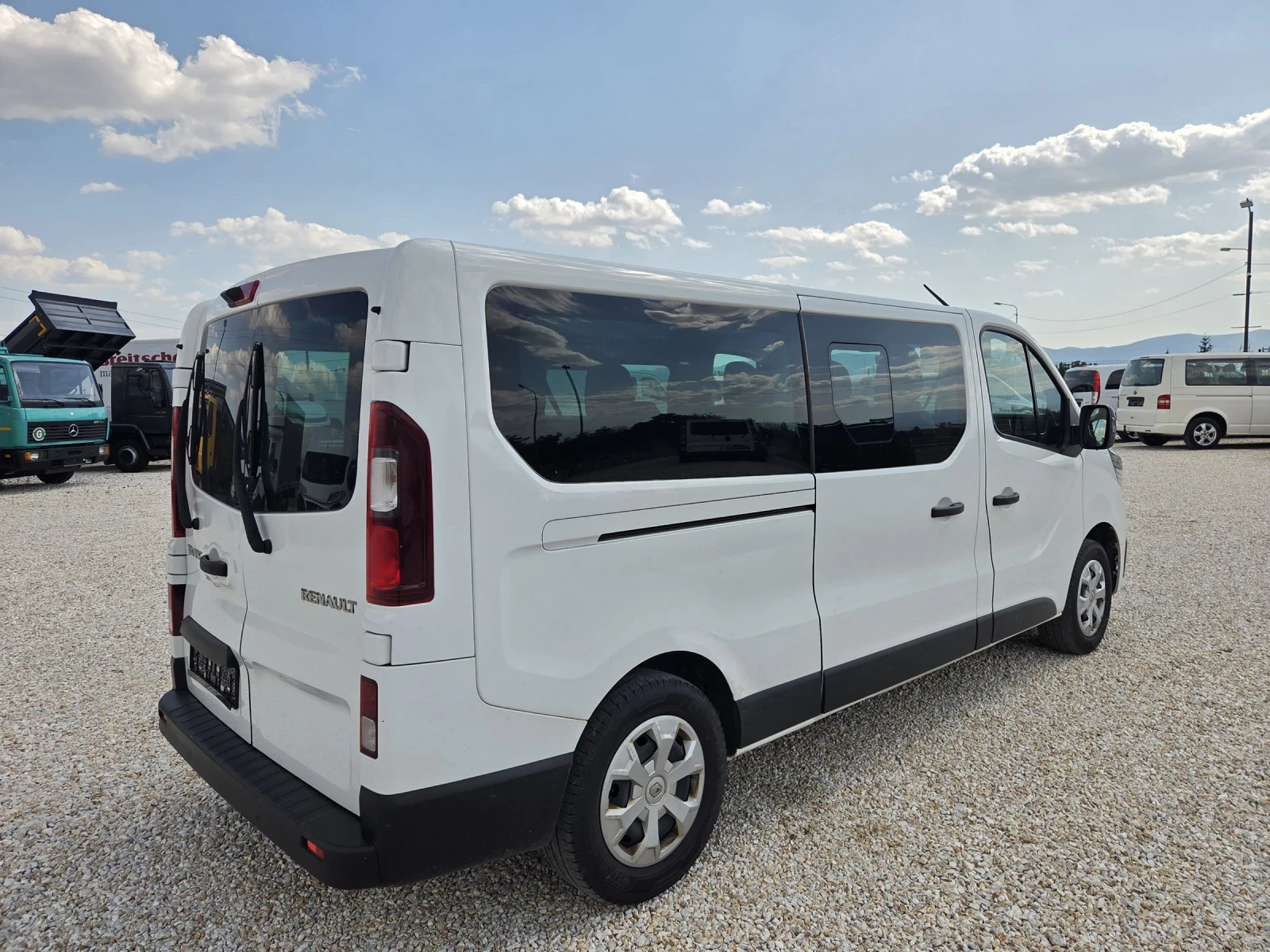 Renault Trafic Maxxi 2.0 dci, снимка 4 - Бусове и автобуси - 55464383