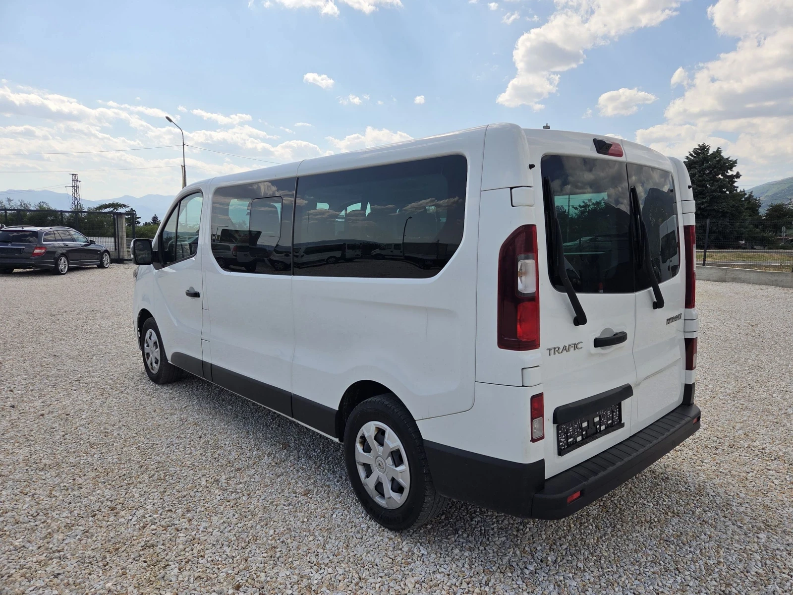 Renault Trafic Maxxi 2.0 dci, снимка 5 - Бусове и автобуси - 55464383