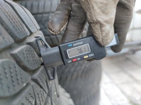 Гуми Зимни 235/60R17, снимка 7