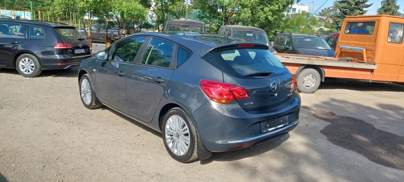 Opel Astra 1, 4 benzin 101кс., снимка 3 - Автомобили и джипове - 45530243