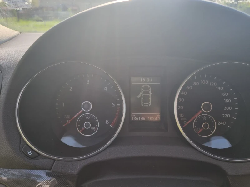 VW Golf 1.6  TDI, снимка 8 - Автомобили и джипове - 51725351
