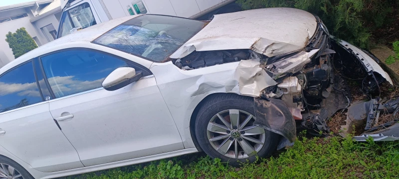 VW Jetta 2.0 TDI Bluemotion, снимка 4 - Автомобили и джипове - 52589133