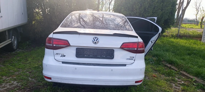 VW Jetta 2.0 TDI Bluemotion, снимка 2 - Автомобили и джипове - 52589133