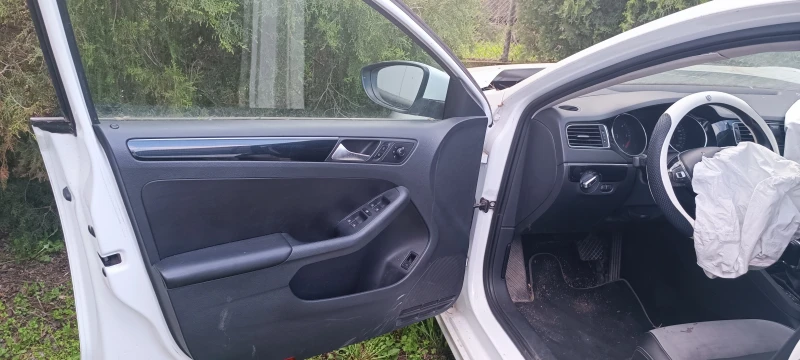 VW Jetta 2.0 TDI Bluemotion, снимка 8 - Автомобили и джипове - 52589133