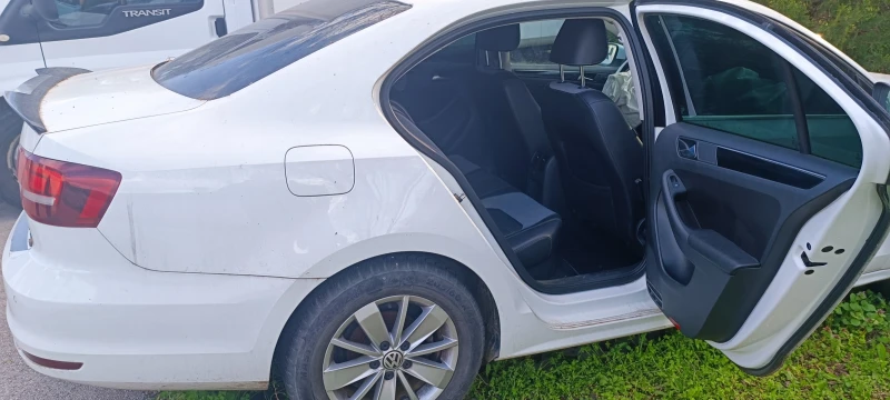 VW Jetta 2.0 TDI Bluemotion, снимка 9 - Автомобили и джипове - 52589133