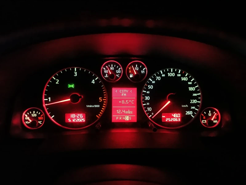 Audi A6 2.5 TDI Quattro Facelift, снимка 9 - Автомобили и джипове - 52367854