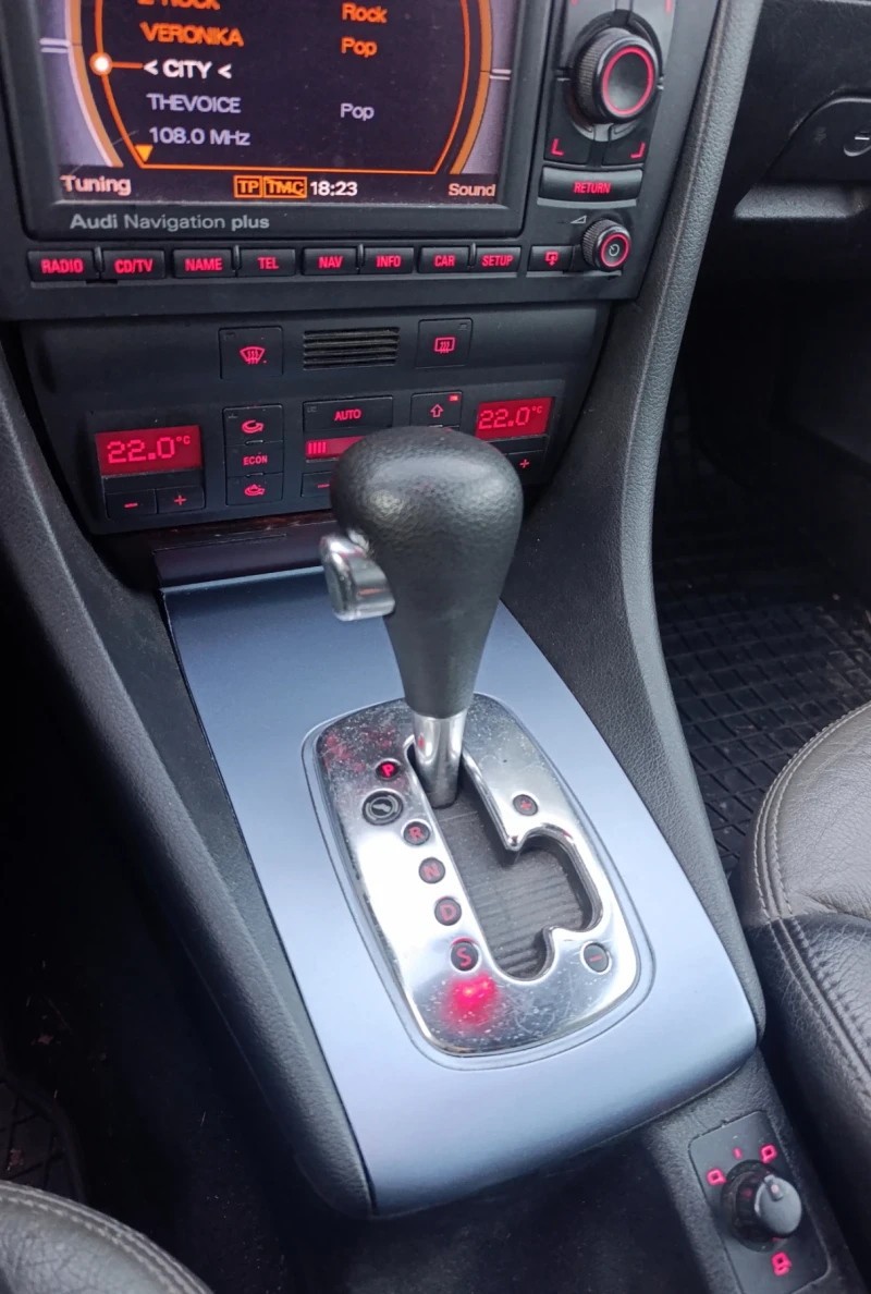 Audi A6 2.5 TDI Quattro Facelift, снимка 12 - Автомобили и джипове - 52367854