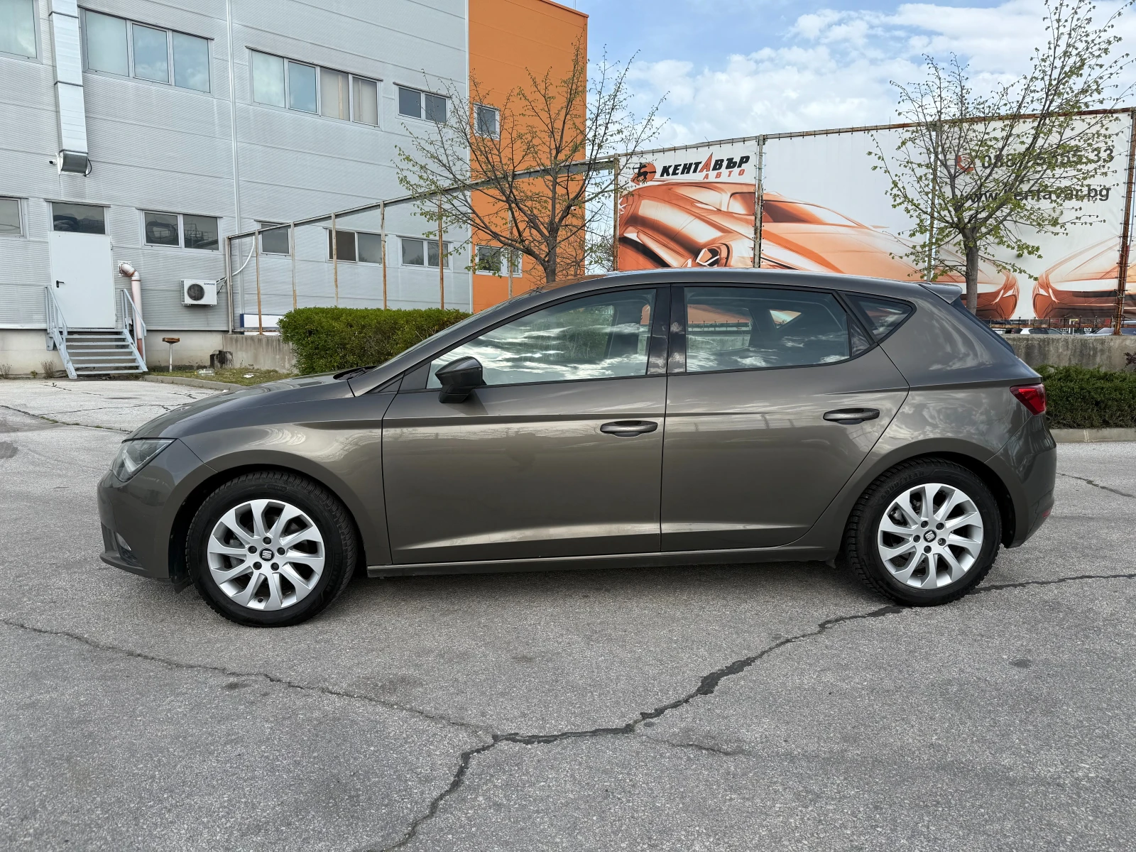 Seat Leon 1.6d 110 к.с. - изображение 2