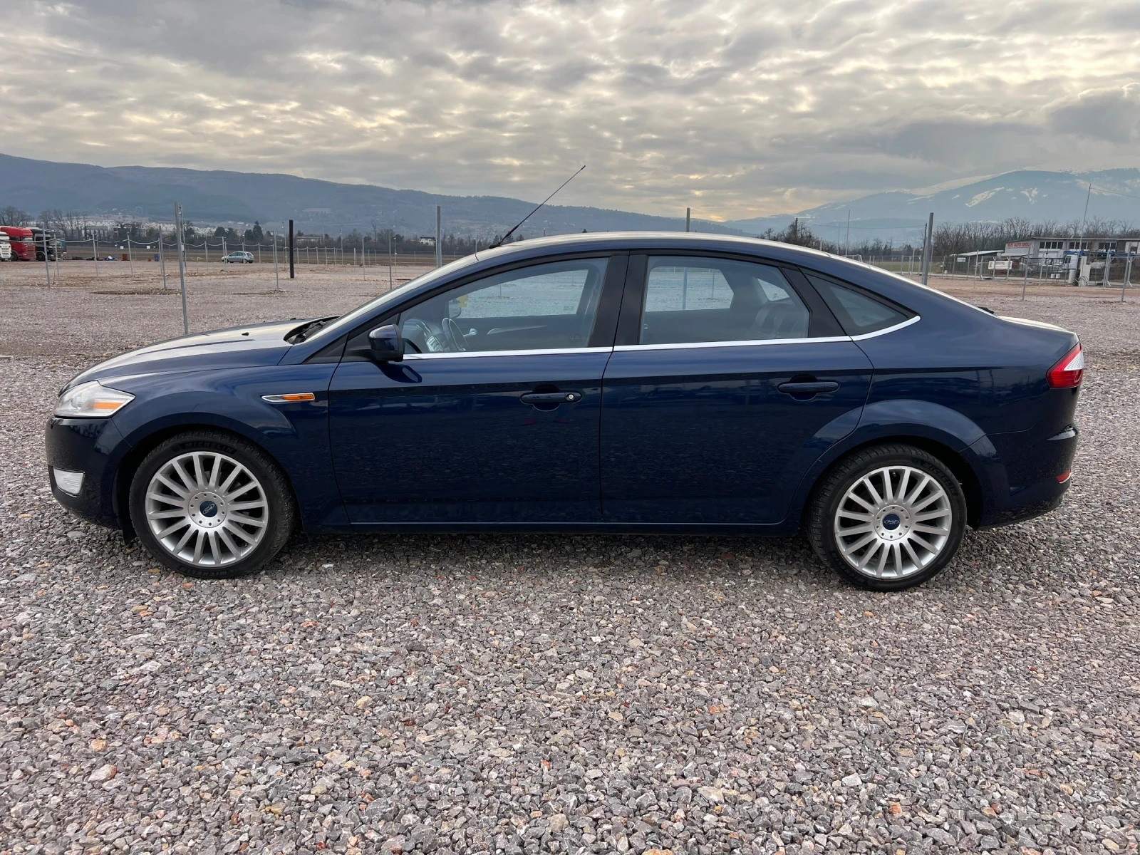 Ford Mondeo 2.3 i Schweiz - изображение 2