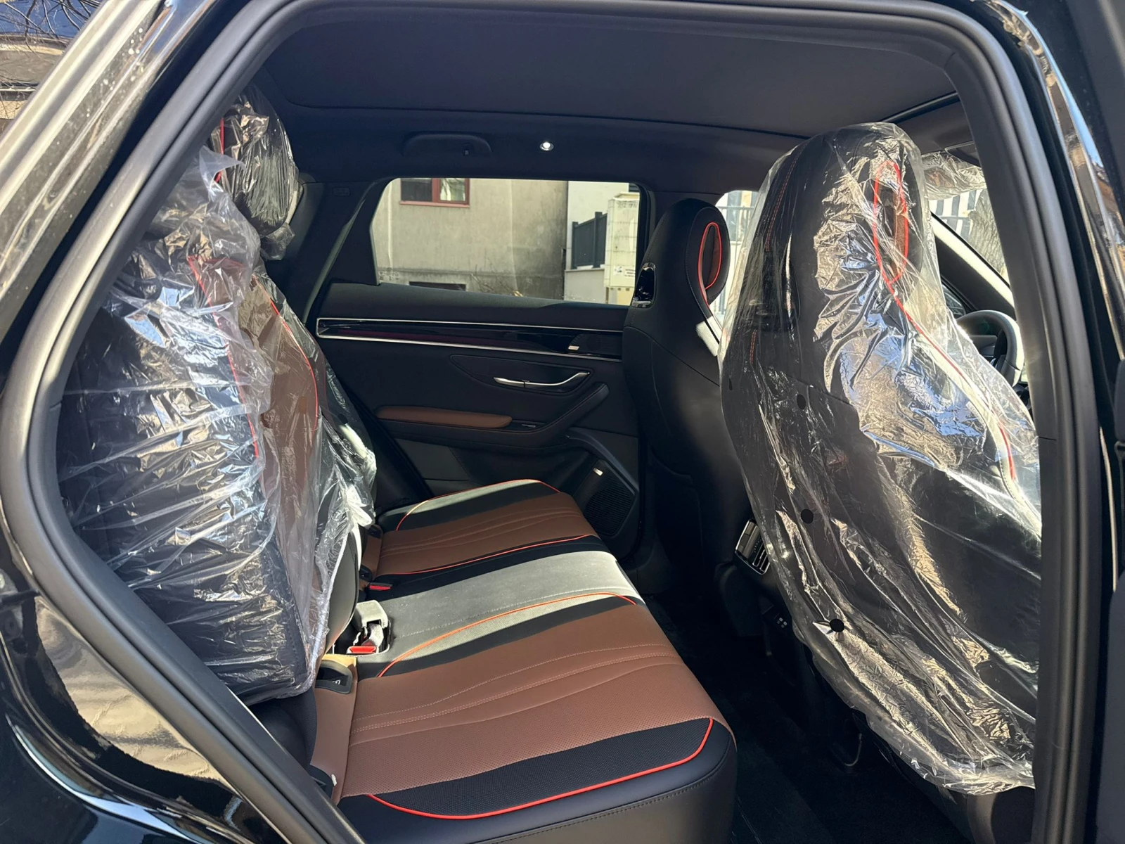 BYD Seal U DM-I 1.5 PHEV Design AWD НАЛИЧНА, снимка 16 - Автомобили и джипове - 53154391