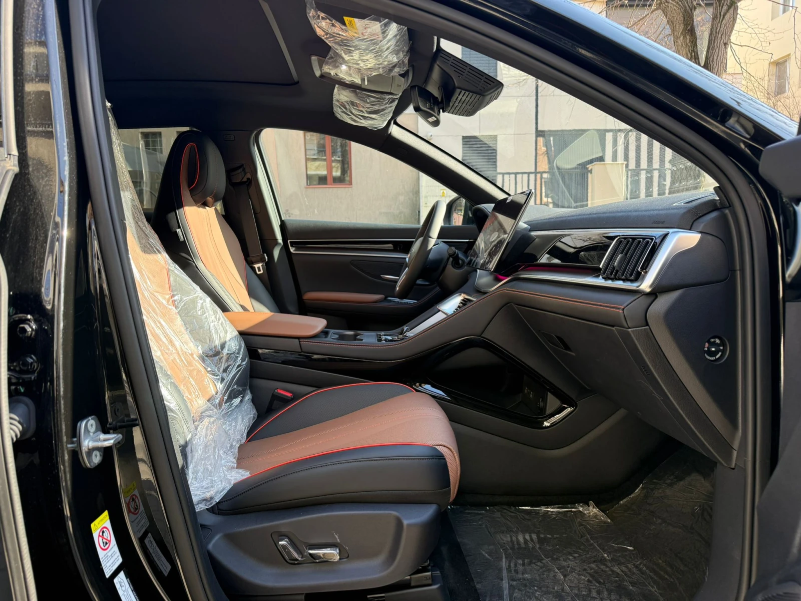 BYD Seal U DM-I 1.5 PHEV Design AWD НАЛИЧНА, снимка 13 - Автомобили и джипове - 53154391