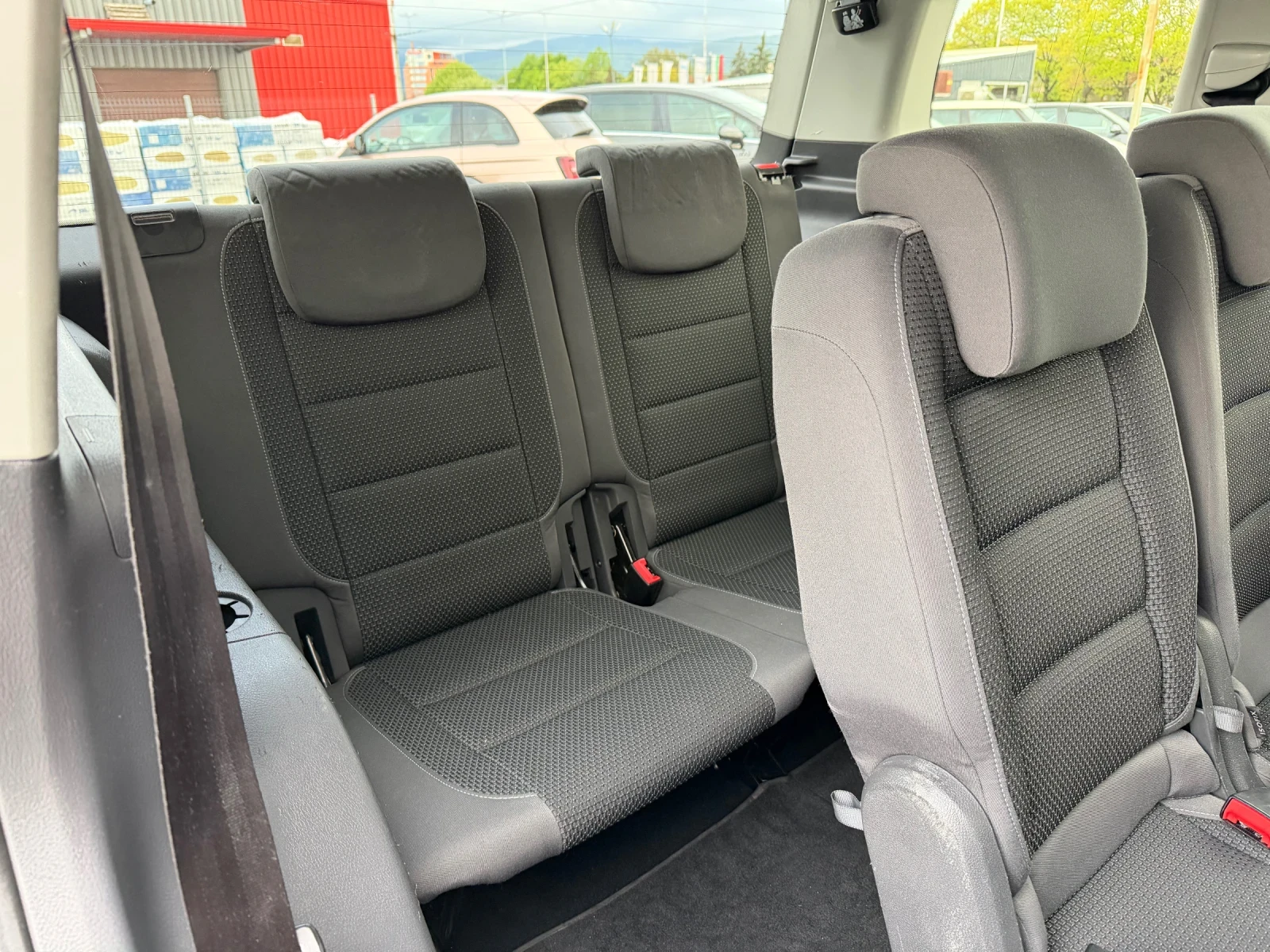 VW Touran 1.6TDI 6+ 1 Euro5b, снимка 15 - Автомобили и джипове - 54359866