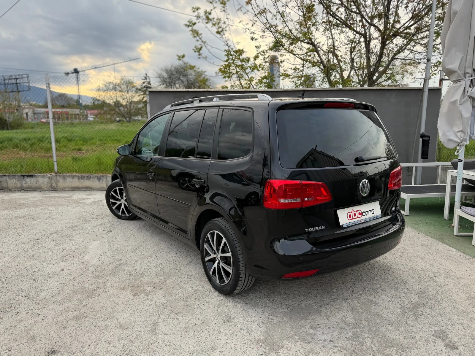 VW Touran 1.6TDI 6+ 1 Euro5b, снимка 5 - Автомобили и джипове - 54359866