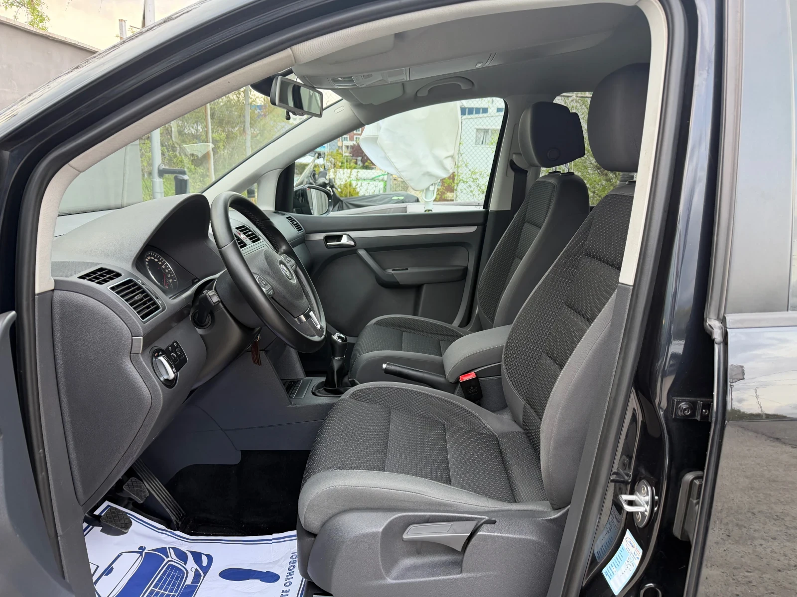 VW Touran 1.6TDI 6+ 1 Euro5b, снимка 7 - Автомобили и джипове - 54359866