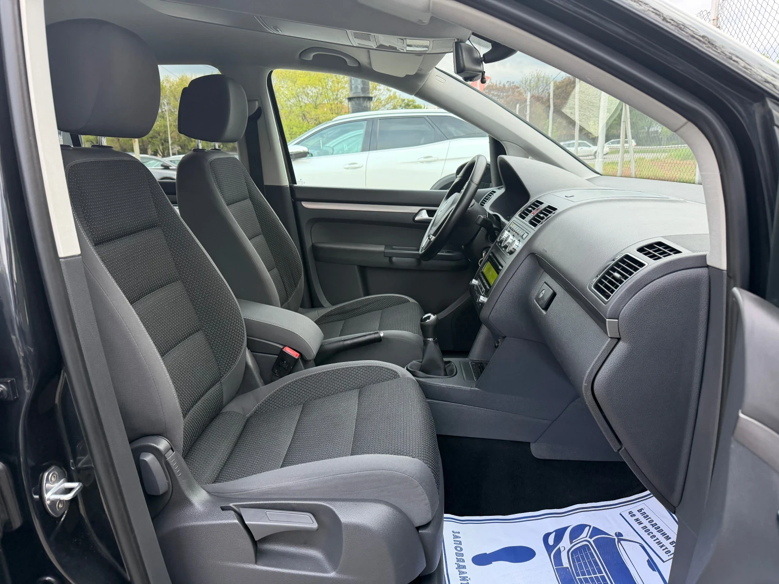 VW Touran 1.6TDI 6+ 1 Euro5b, снимка 8 - Автомобили и джипове - 54359866