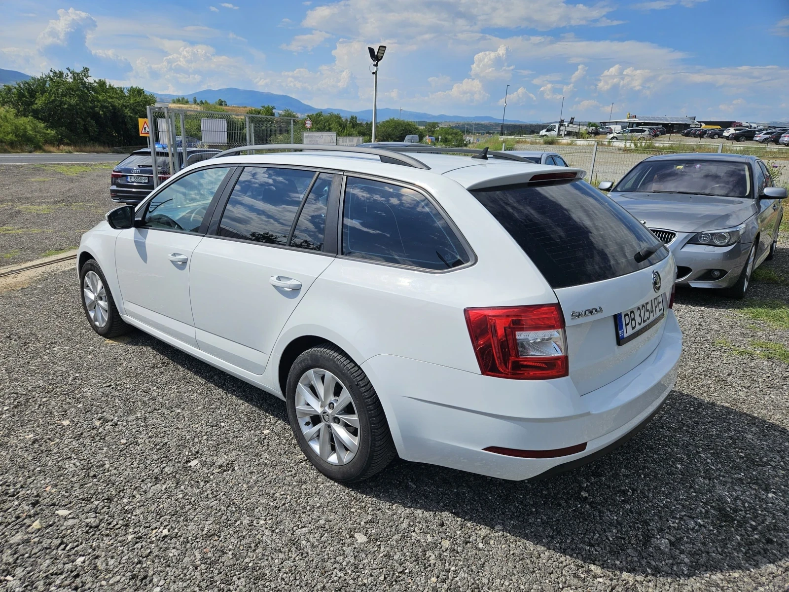 Skoda Octavia 2.0TDI Автоматик, снимка 3 - Автомобили и джипове - 55104831