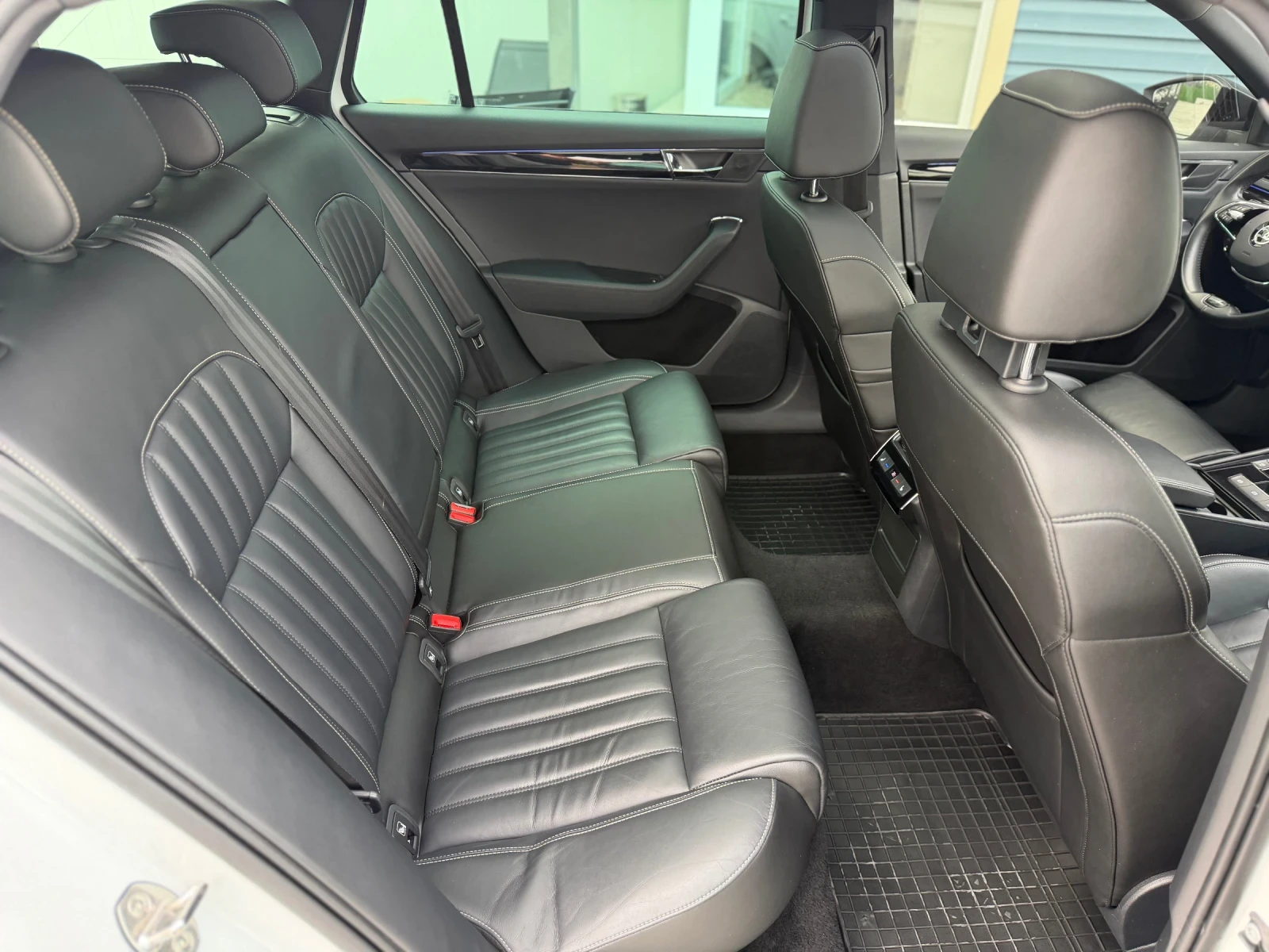 Skoda Superb Laurin & Klement FULL, снимка 16 - Автомобили и джипове - 56675073