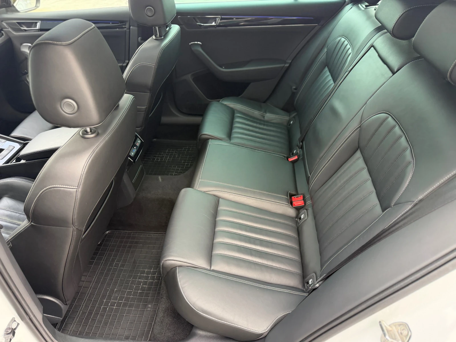 Skoda Superb Laurin & Klement FULL, снимка 17 - Автомобили и джипове - 56675073