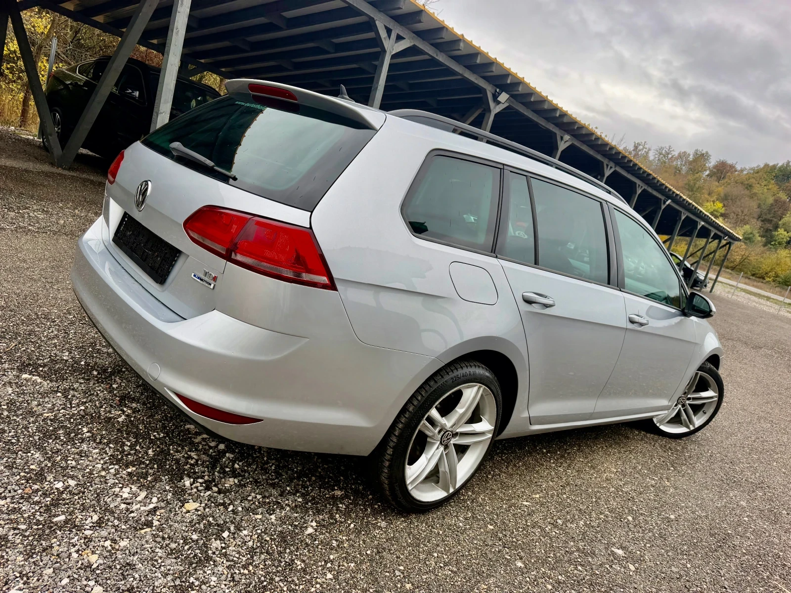 VW Golf 1.6TDI* XENON* NAVI*  | Mobile.bg � ����������� 4