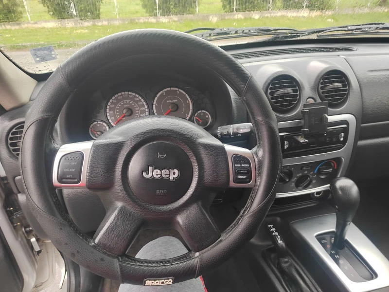 Jeep Cherokee KJ, снимка 8 - Автомобили и джипове - 48363108