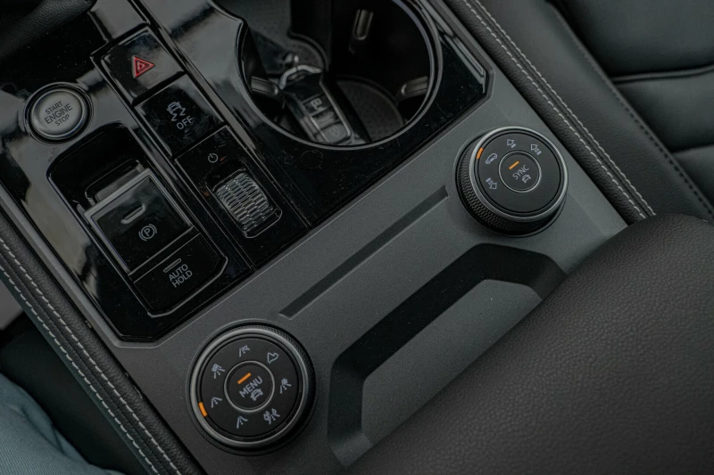 VW Touareg 3.0TDI/4Motion/Virtual/Камера/Подгрев, снимка 10 - Автомобили и джипове - 51423962