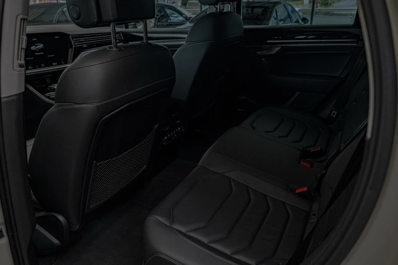 VW Touareg 3.0TDI/4Motion/Virtual/Камера/Подгрев, снимка 7 - Автомобили и джипове - 51423962