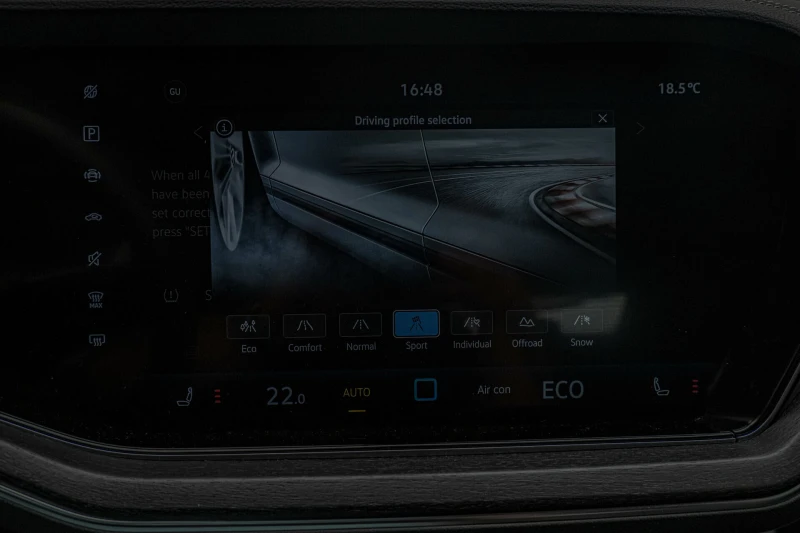 VW Touareg 3.0TDI/4Motion/Virtual/Камера/Подгрев, снимка 11 - Автомобили и джипове - 51423962