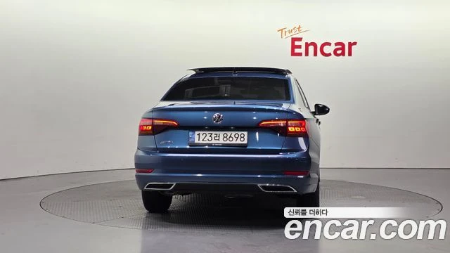 VW Jetta  1. 4 TSI | Premium Sedan 40K KM, снимка 3 - Автомобили и джипове - 55356068