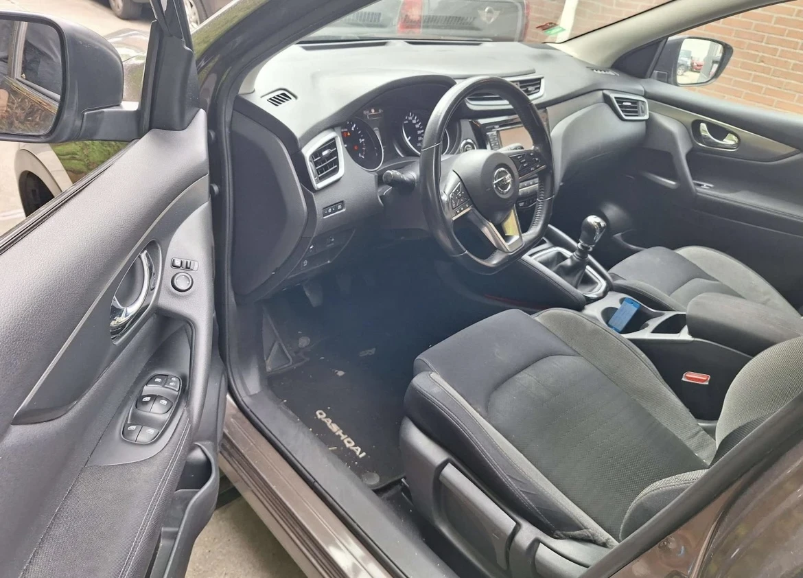 Nissan Qashqai 1.5, снимка 4 - Автомобили и джипове - 54921886