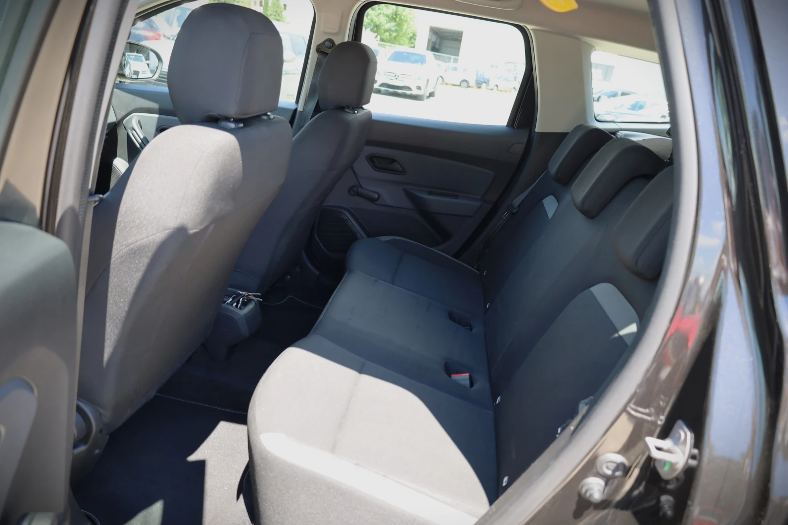 Dacia Duster, снимка 8 - Автомобили и джипове - 55294357