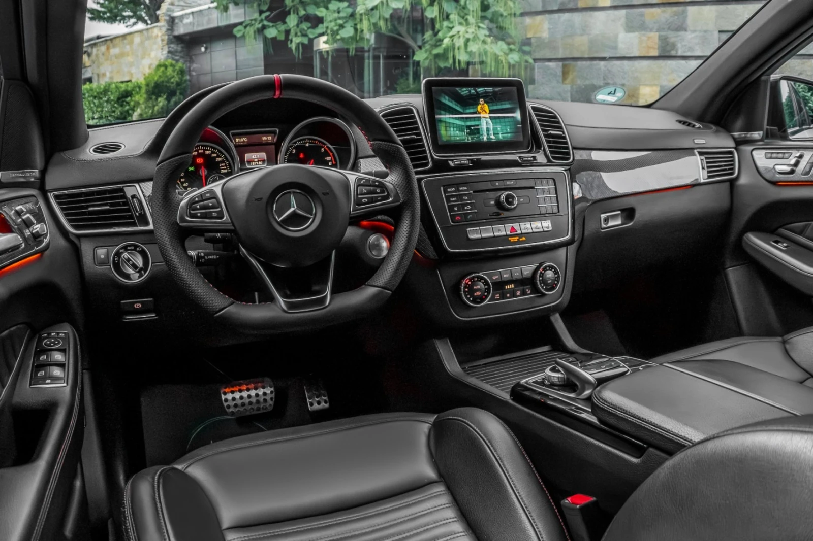 Mercedes-Benz GLE 350 d* AMG* 4MATIC* BLACK SERIES* 360CAM* CARBON* 3XTV, снимка 13 - Автомобили и джипове - 55450591