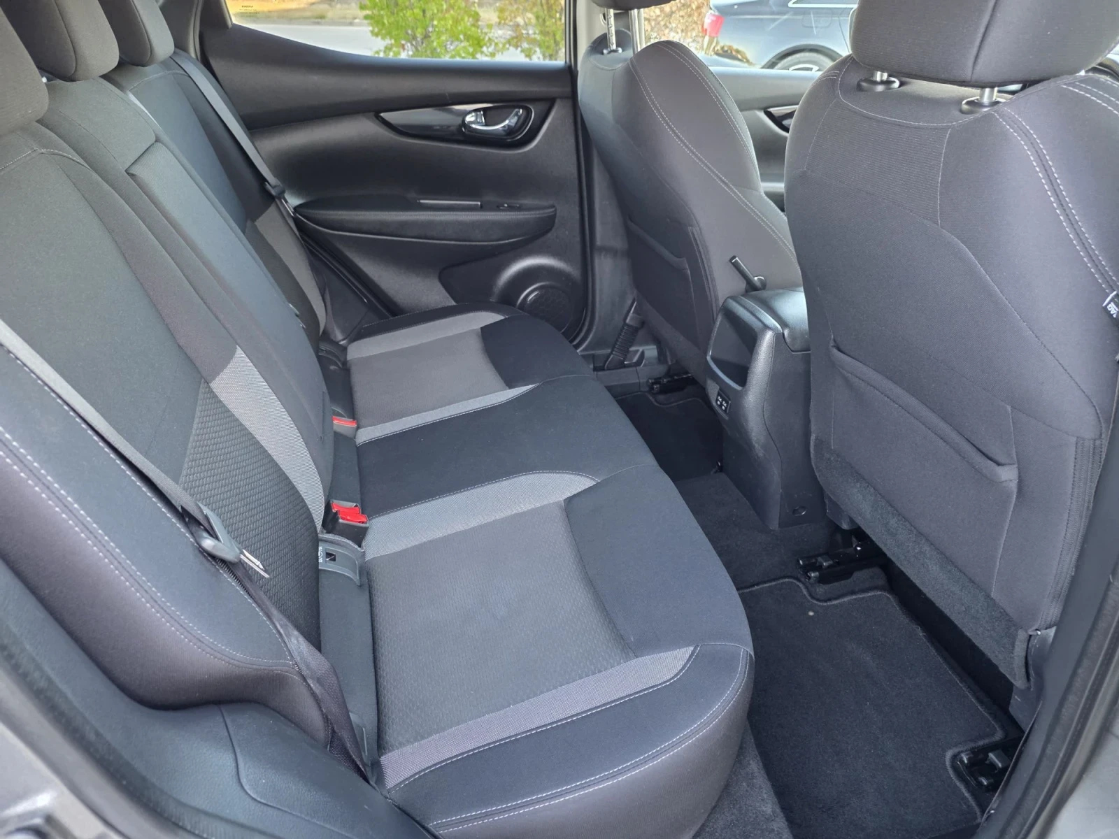 Nissan Qashqai 1.7dci 150p.s Automat 4x4 FULL EXTRI, снимка 14 - Автомобили и джипове - 55982420