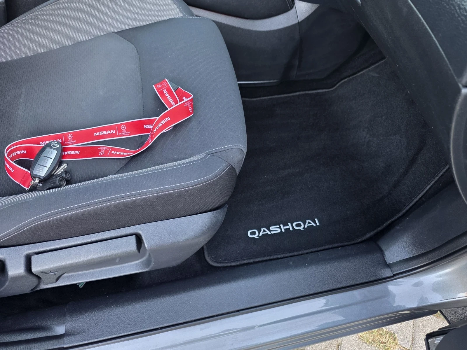 Nissan Qashqai 1.7dci 150p.s Automat 4x4 FULL EXTRI, снимка 13 - Автомобили и джипове - 55982420
