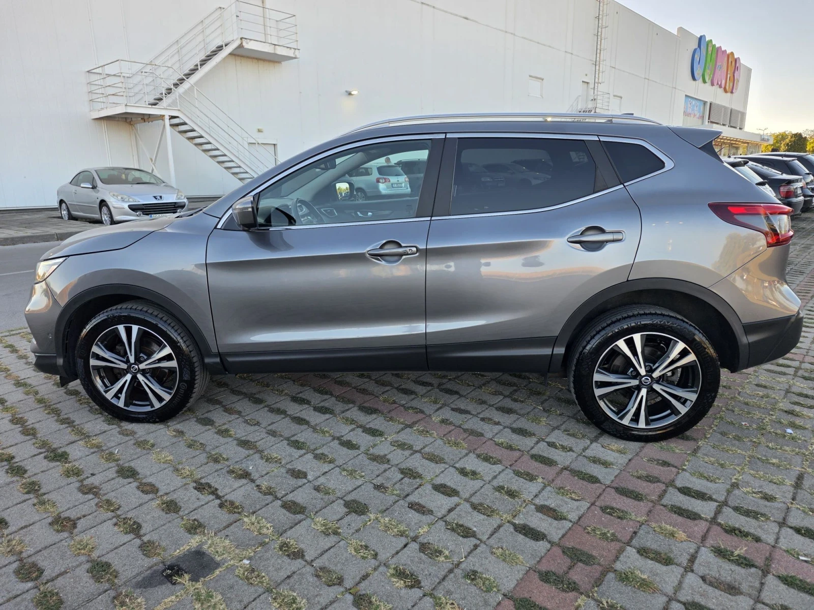 Nissan Qashqai 1.7dci 150p.s Automat 4x4 FULL EXTRI, снимка 7 - Автомобили и джипове - 55982420