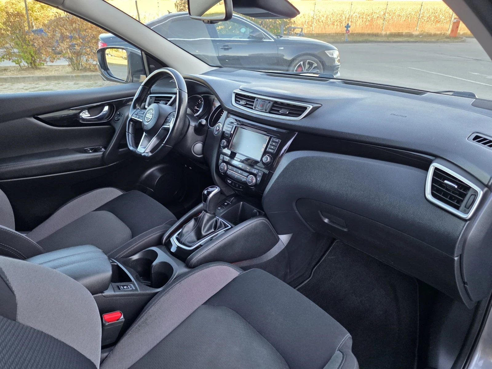 Nissan Qashqai 1.7dci 150p.s Automat 4x4 FULL EXTRI, снимка 11 - Автомобили и джипове - 55982420