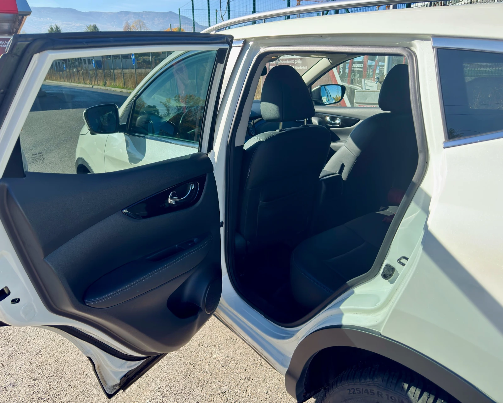 Nissan Qashqai, снимка 12 - Автомобили и джипове - 56652961