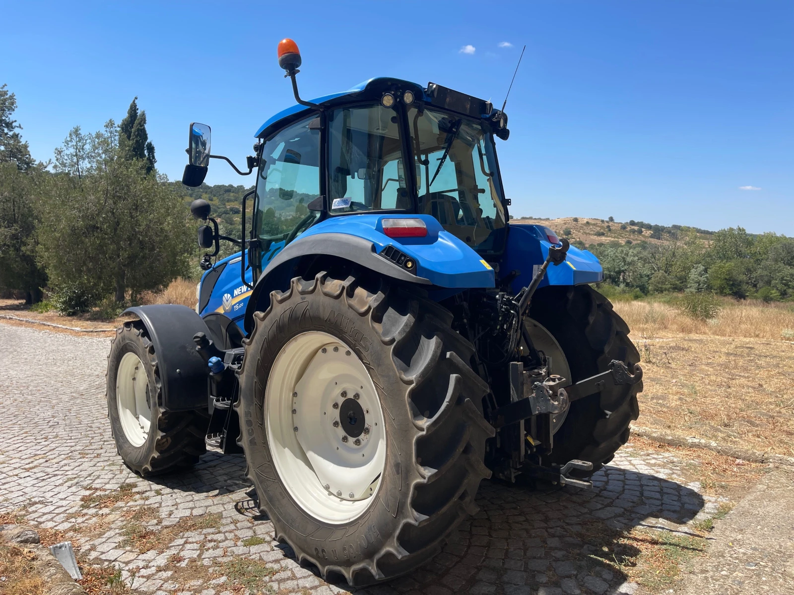 Трактор New Holland T5.120 С ТЕСНИ И ШИРОКИ ГУМИ ЛИЗИНГ - изображение 5