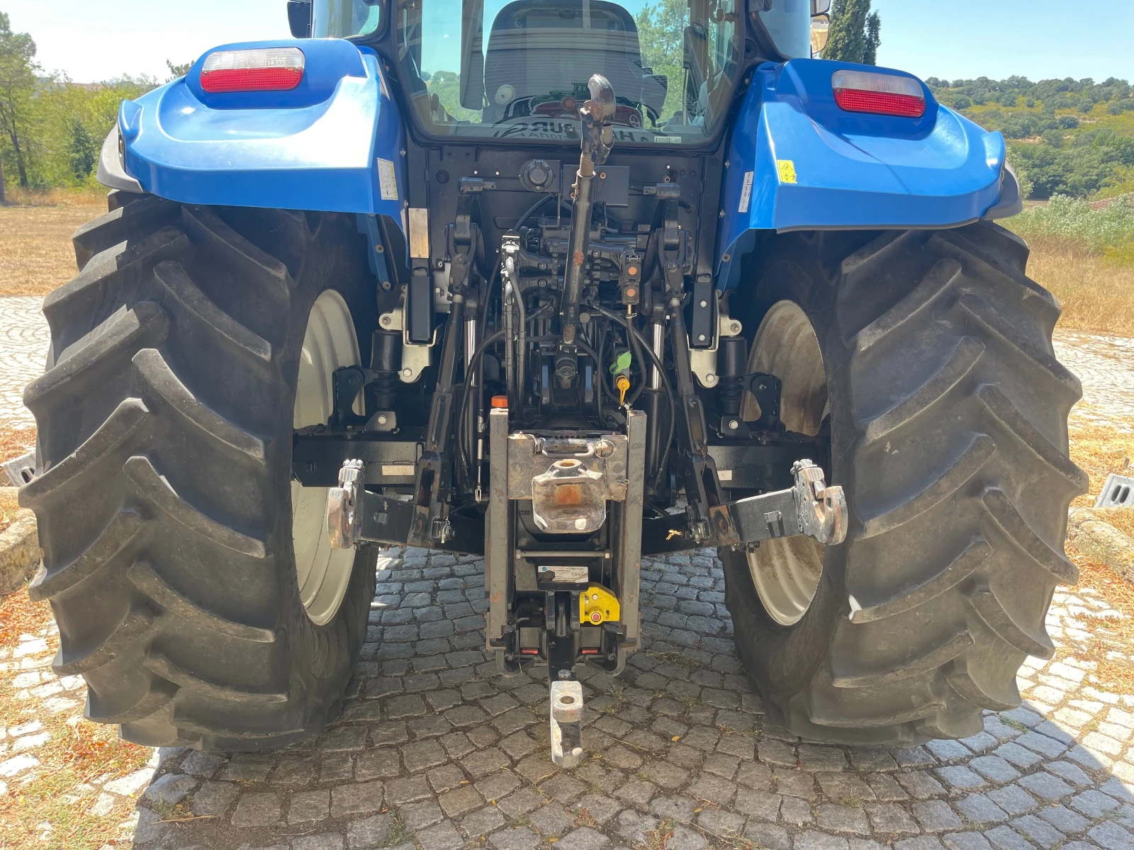 Трактор New Holland T5.120 С ТЕСНИ И ШИРОКИ ГУМИ ЛИЗИНГ - изображение 7