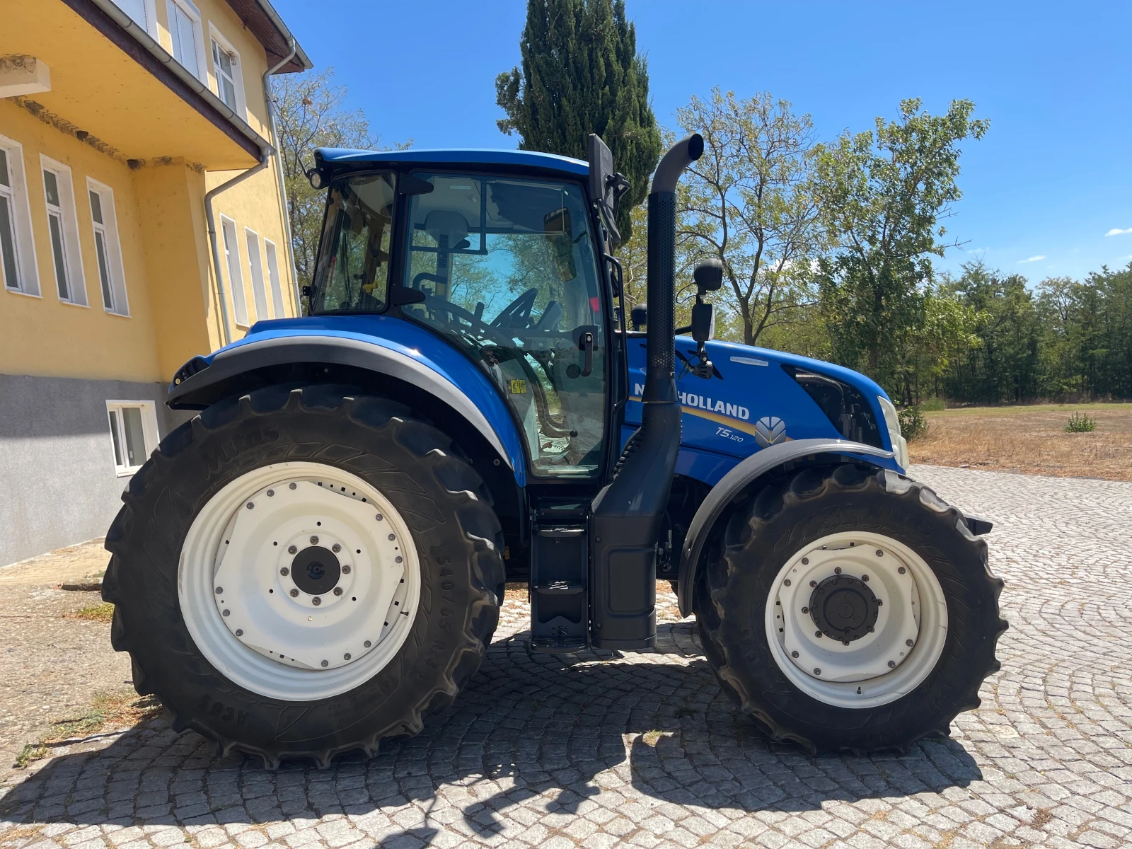 Трактор New Holland T5.120 С ТЕСНИ И ШИРОКИ ГУМИ ЛИЗИНГ - изображение 9