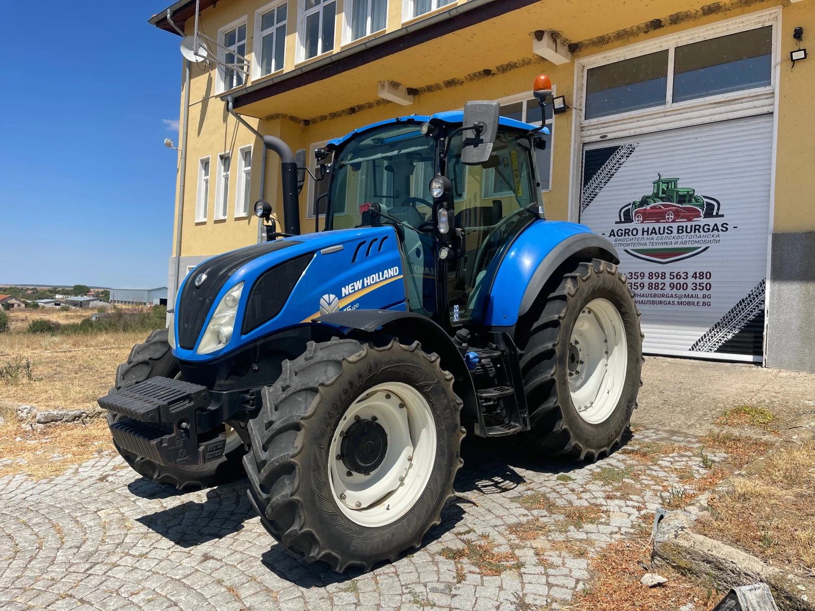 Трактор New Holland T5.120 С ТЕСНИ И ШИРОКИ ГУМИ ЛИЗИНГ - изображение 3