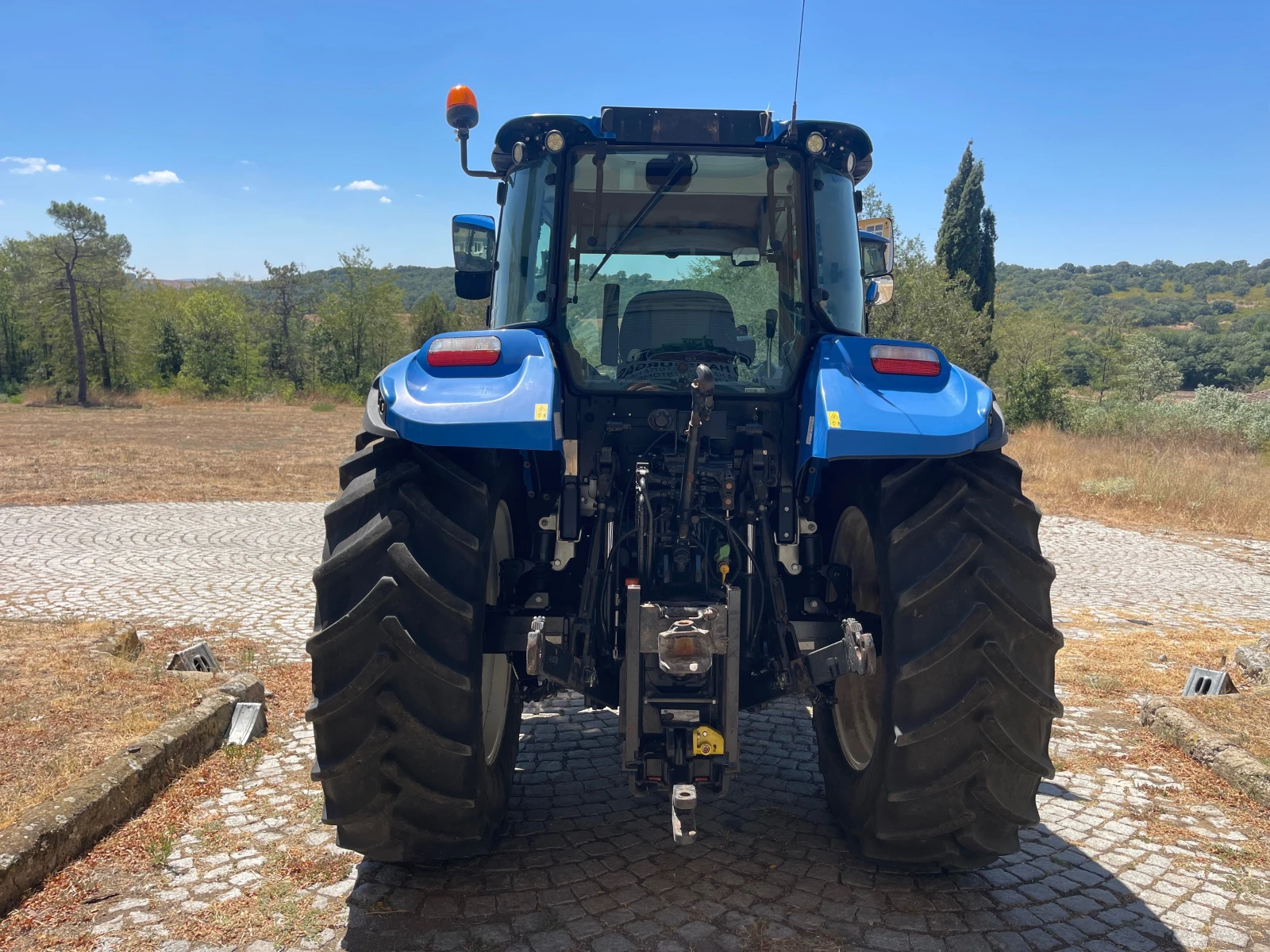 Трактор New Holland T5.120 С ТЕСНИ И ШИРОКИ ГУМИ ЛИЗИНГ - изображение 6