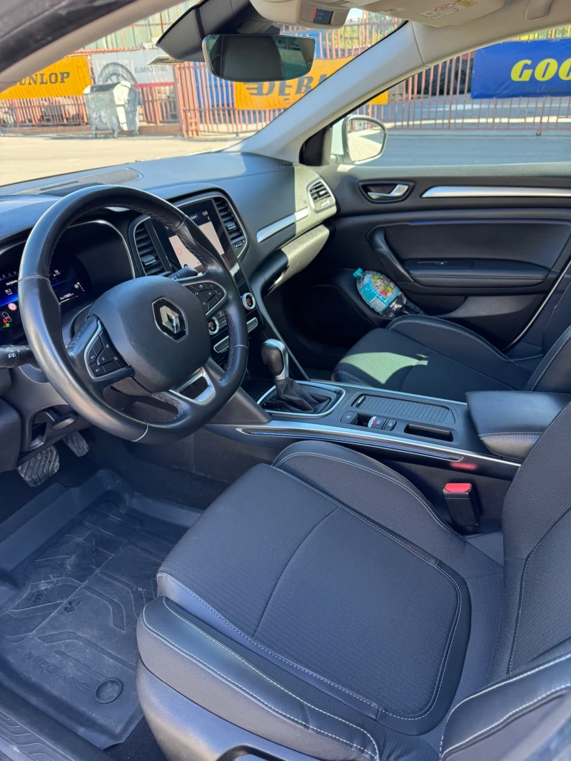 Renault Megane 1.3 ТСЕ, снимка 10 - Автомобили и джипове - 52026379