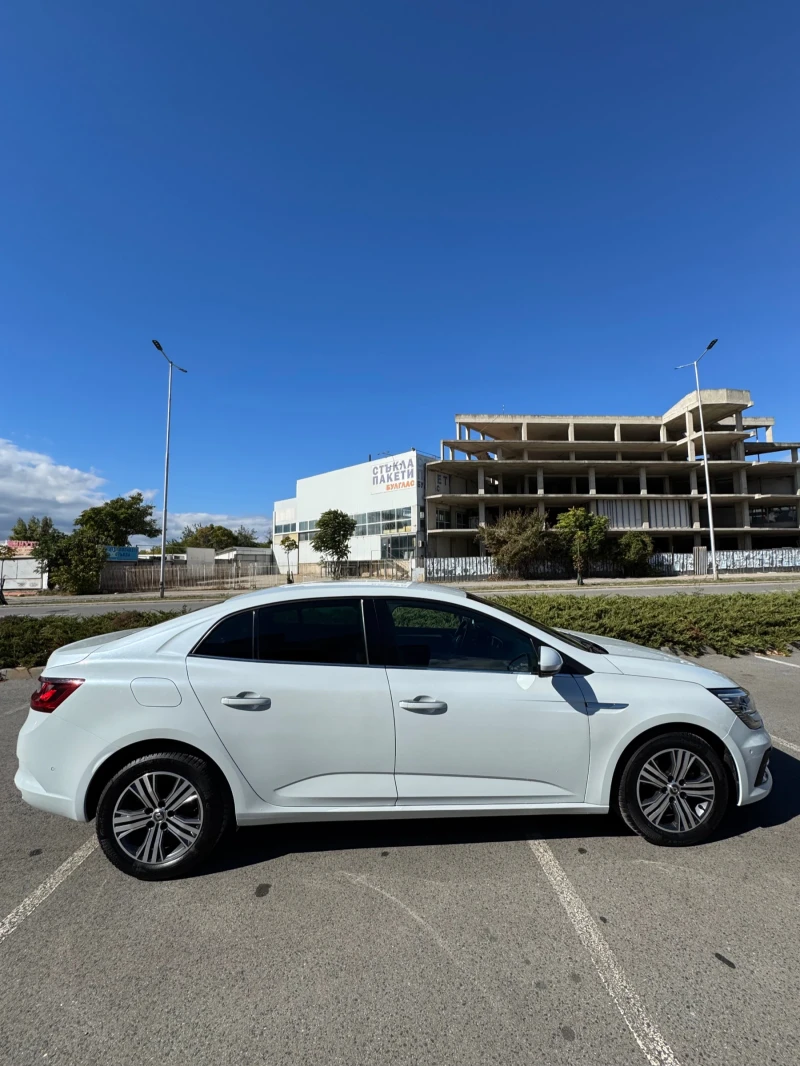 Renault Megane 1.3 ТСЕ, снимка 6 - Автомобили и джипове - 52026379